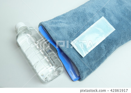 水和PET瓶 42861917