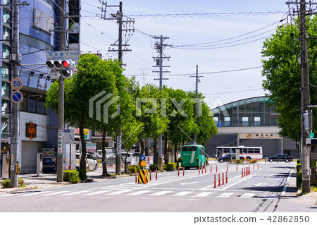 春日井站北口JR中央幹線火車街Nakadori 1交叉路口 春日井站北口JR中央幹線火車街Nakadori 1交叉路口 42862850
