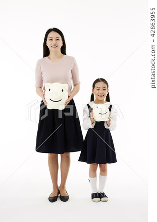 Mom, Daughter, Family Mom, Daughter, Family 42863955