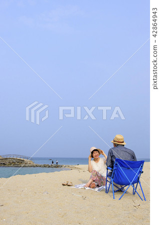 Senior Travel 42864943