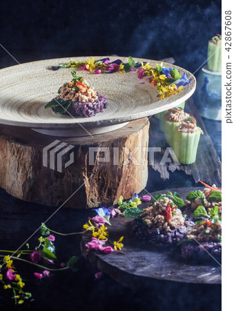 Spicy minced pork salad and sticky rice. 42867608