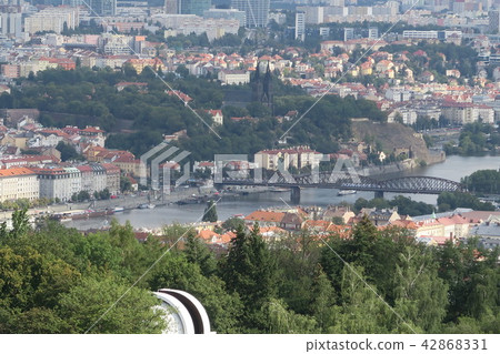 Vysehrad，從Petrcine天文台拍攝 42868331