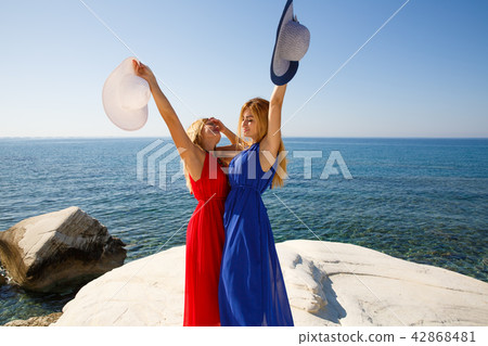 Blond women Blond women 42868481