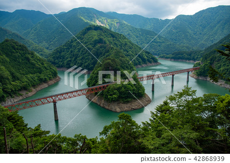 Southern Alps ap and Line Oigawa Tetsudo Ikawa Line Oku Oi Lake Top Station floating in Sukosako 42868939