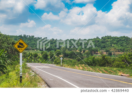 Warning down to hill steep climb 8% traffic sign 42869440