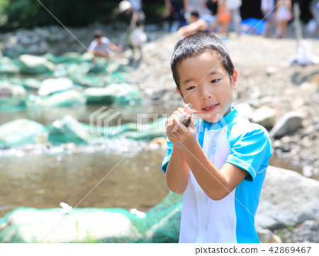 Children enjoying fishing 42869467