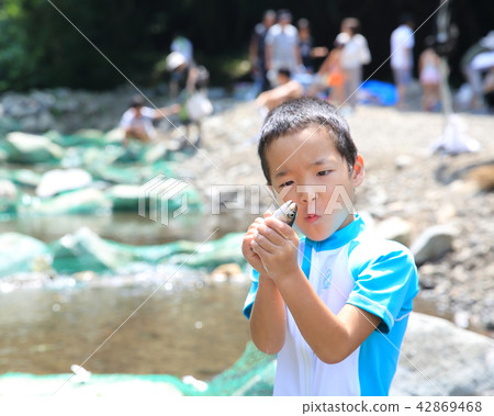 Children enjoying fishing 42869468