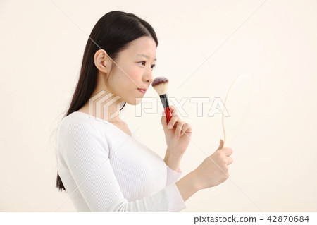 照鏡子的女人 42870684