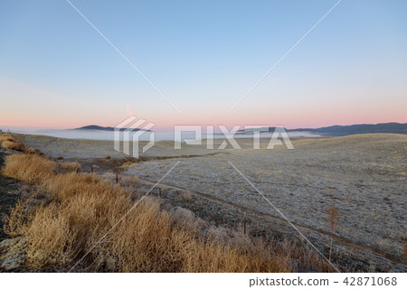 Morning fogged plateau USA · California Morning fogged plateau USA · California 42871068
