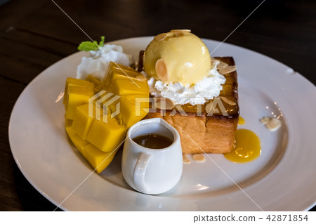 Mango and Honey toast 42871854