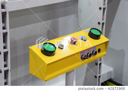 green buttons push switch 42872908