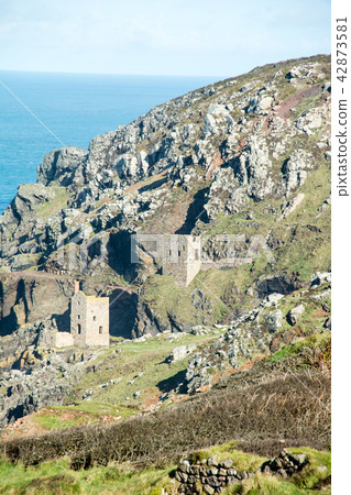 Building of the stone of the mining site which became the ruins along the sea of Cornwall at the western end of England Building of the stone of the mining site which became the ruins along the sea of Cornwall at the western end of England 42873581