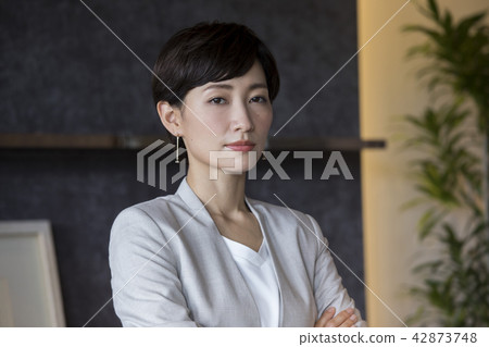 Business woman 42873748