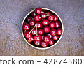 Fresh sweet cherries bowl on grunge rust background 42874580