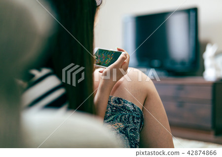 Smartphone game woman 42874866