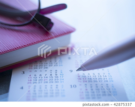 商業形象·筆記本·日曆·眼鏡·女性 42875337