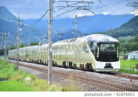 Joetsu Line Shima - Numata JR東日本E001系列(大垣)“TRAIN SUITE Shikisaijima” Joetsu Line Shima - Numata JR東日本E001系列(大垣)“TRAIN SUITE Shikisaijima” 42876001