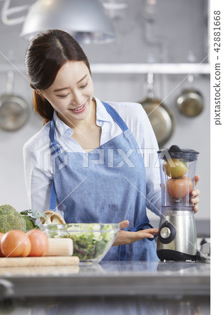 Kitchen, Cooking, Woman, Korean Kitchen, Cooking, Woman, Korean 42881668