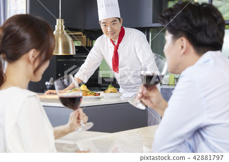Restaurant, couple, chef, Korean Restaurant, couple, chef, Korean 42881797
