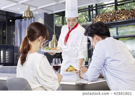 Restaurant, couple, chef, Korean 42881801