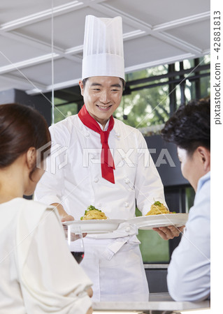 Restaurant, couple, chef, Korean 42881813