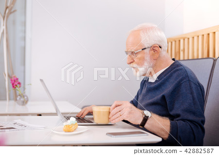 Serious senior freelancer looking for project Serious senior freelancer looking for project 42882587