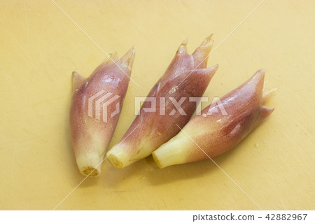 Mingo and chopping board 42882967