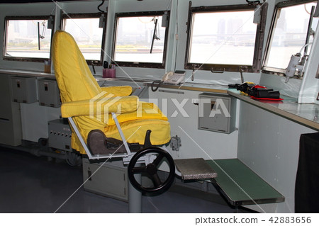 Command seat 42883656