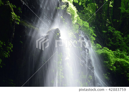 Waterfall and light spot 5 42883759