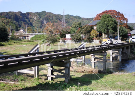 Shin Bridge autumn blue sky Shin Bridge autumn blue sky 42884188
