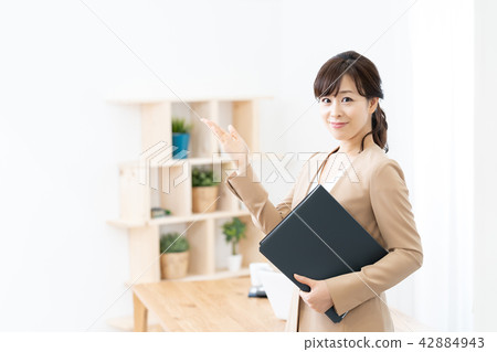房地產形象房地產解釋費介紹 房地產形象房地產解釋費介紹 42884943