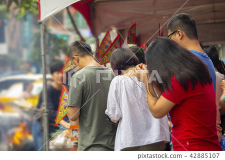 中國鬼節,吸煙,中國鬼節,焚香,中國鬼節 中國鬼節,吸煙,中國鬼節,焚香,中國鬼節 42885107
