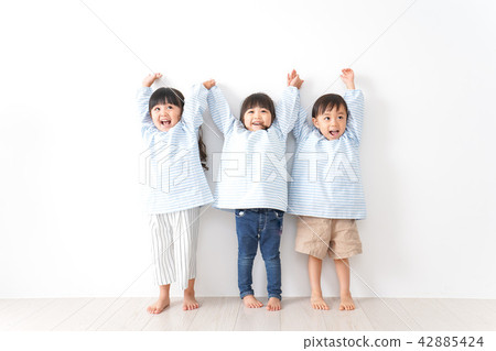 孩子們在幼兒園玩 42885424