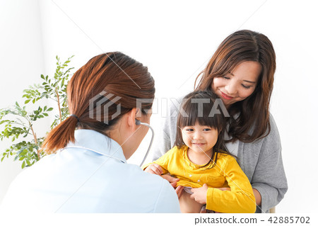 Children to be consulted at a hospital 42885702