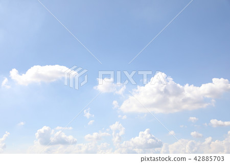 清楚的天空背景與雲彩的 42885703