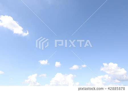 清楚的天空背景與雲彩的 42885878