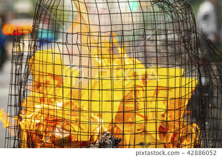 中國宗教，燒紙，中國宗教，燒鈔票，中國宗教 42886052