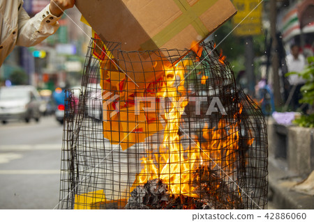 中國宗教，燒紙，中國宗教，燒鈔票，中國宗教 42886060