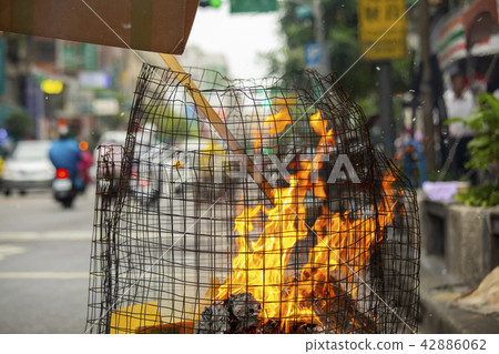 中國宗教,燒紙,中國宗教,燒鈔票,中國宗教 中國宗教,燒紙,中國宗教,燒鈔票,中國宗教 42886062