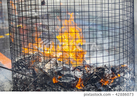 中國宗教，燒紙，中國宗教，燒鈔票，中國宗教 42886073