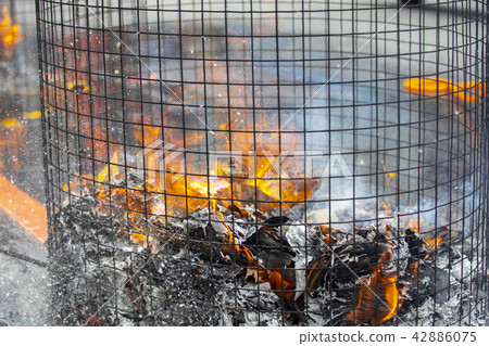 中國宗教，燒紙，中國宗教，燒鈔票，中國宗教 42886075