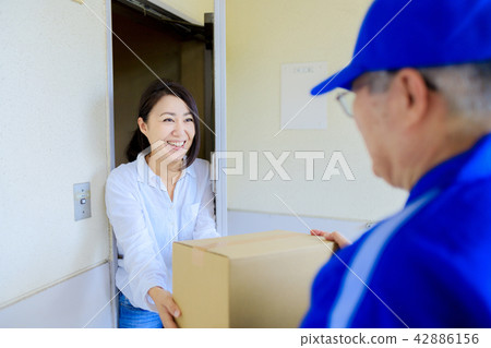 Courier and female 42886156