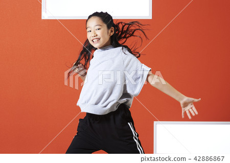 Kids dancer 42886867