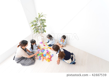 幼兒園·遊戲時間 幼兒園·遊戲時間 42887539