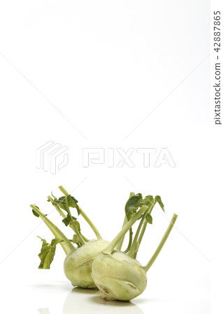 Kohlrabi against white background 42887865