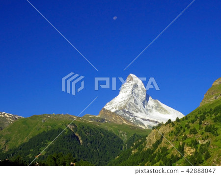 Zermatt Switzerland, green city Matterhorn  42888047