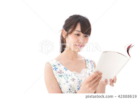 A young woman reading 42888619