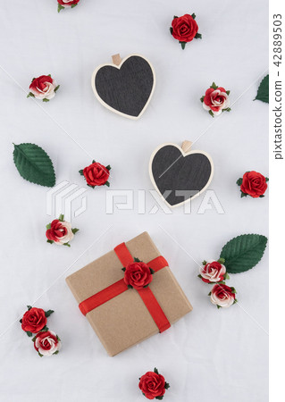 Brown gift box and tiny heart blackboard Brown gift box and tiny heart blackboard 42889503