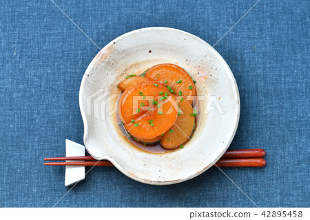 燉蘿蔔（醬油味）。日本料理，蔬菜，家常菜，健康食品，鄉村食品。 42895458