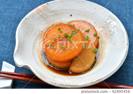 燉蘿蔔（醬油味）。日本料理，蔬菜，家常菜，健康食品，鄉村食品。 42895459